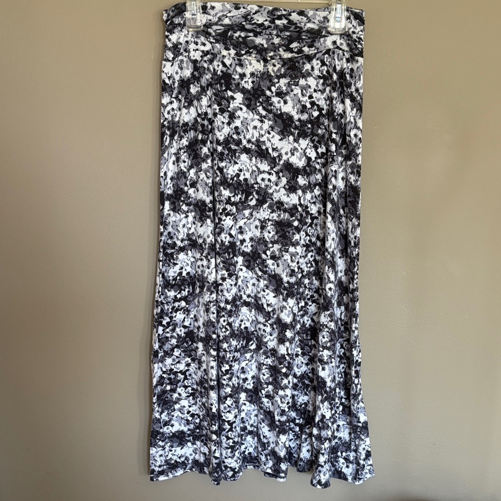 JOE B.: Monochrome Floral Long A-Line Skirt- Sz XL